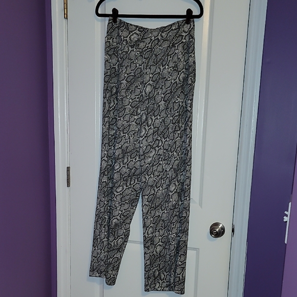 Bar III Monochrome Snake Print Sleeveless Top :Sz S & Wide Leg Trouser Set Sz: M - Picture 9 of 13